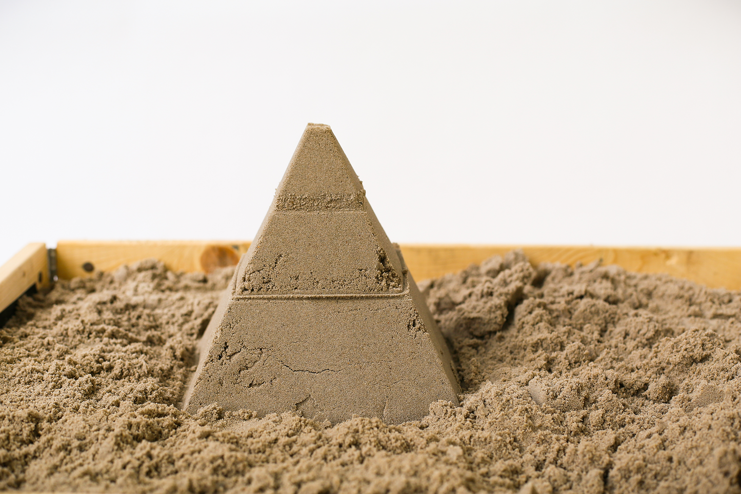 Quut Pira - 3-Layered Sand Pyramid Builder