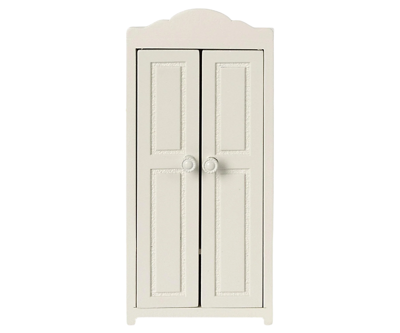 Wooden Closet, Mouse