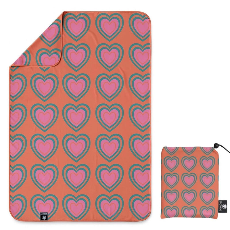 Kids UPF50+ Hooded Sunscreen Towel (Heart Bursts)