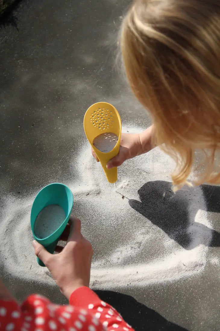 Shovel, Sifter and Ball all in one! (Banana/Blue)