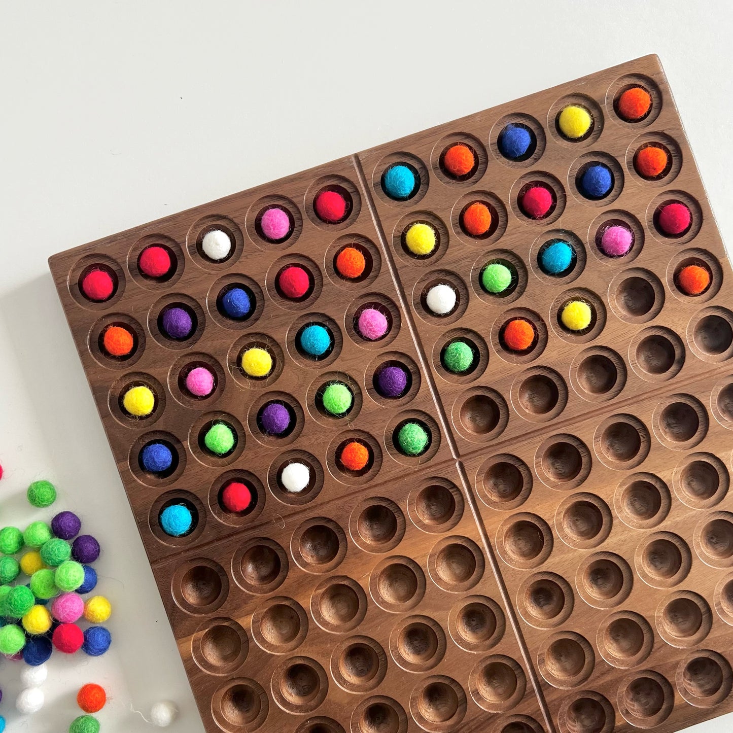 100-Frame Board (Walnut) + Wool Balls